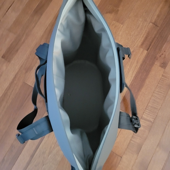 YETI Hopper M15 Tote Soft Cooler - Picture 13 of 16
